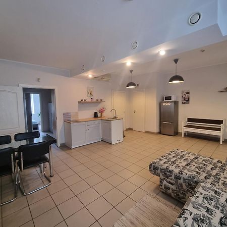 Camellia Studio Apartment & Parking Riga Exterior photo