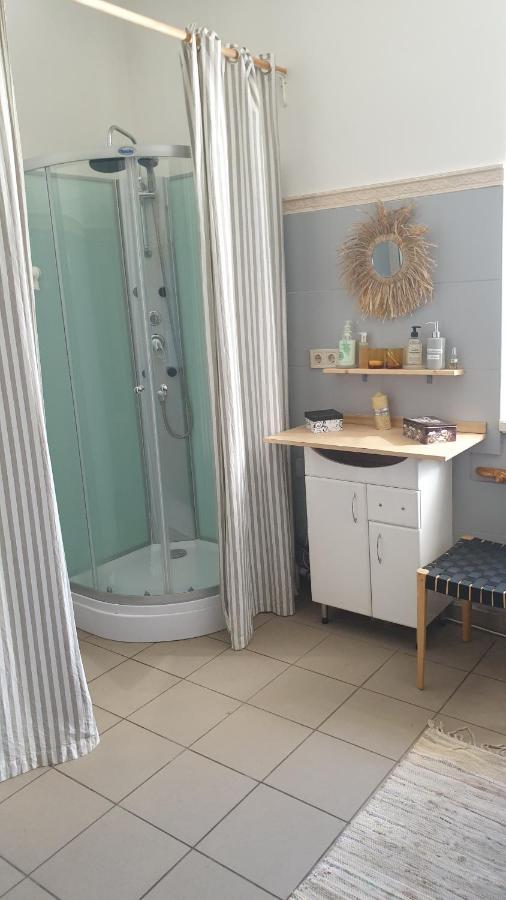 Camellia Studio Apartment & Parking Riga Exterior photo