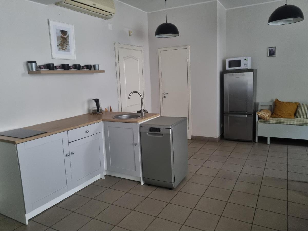 Camellia Studio Apartment & Parking Riga Exterior photo